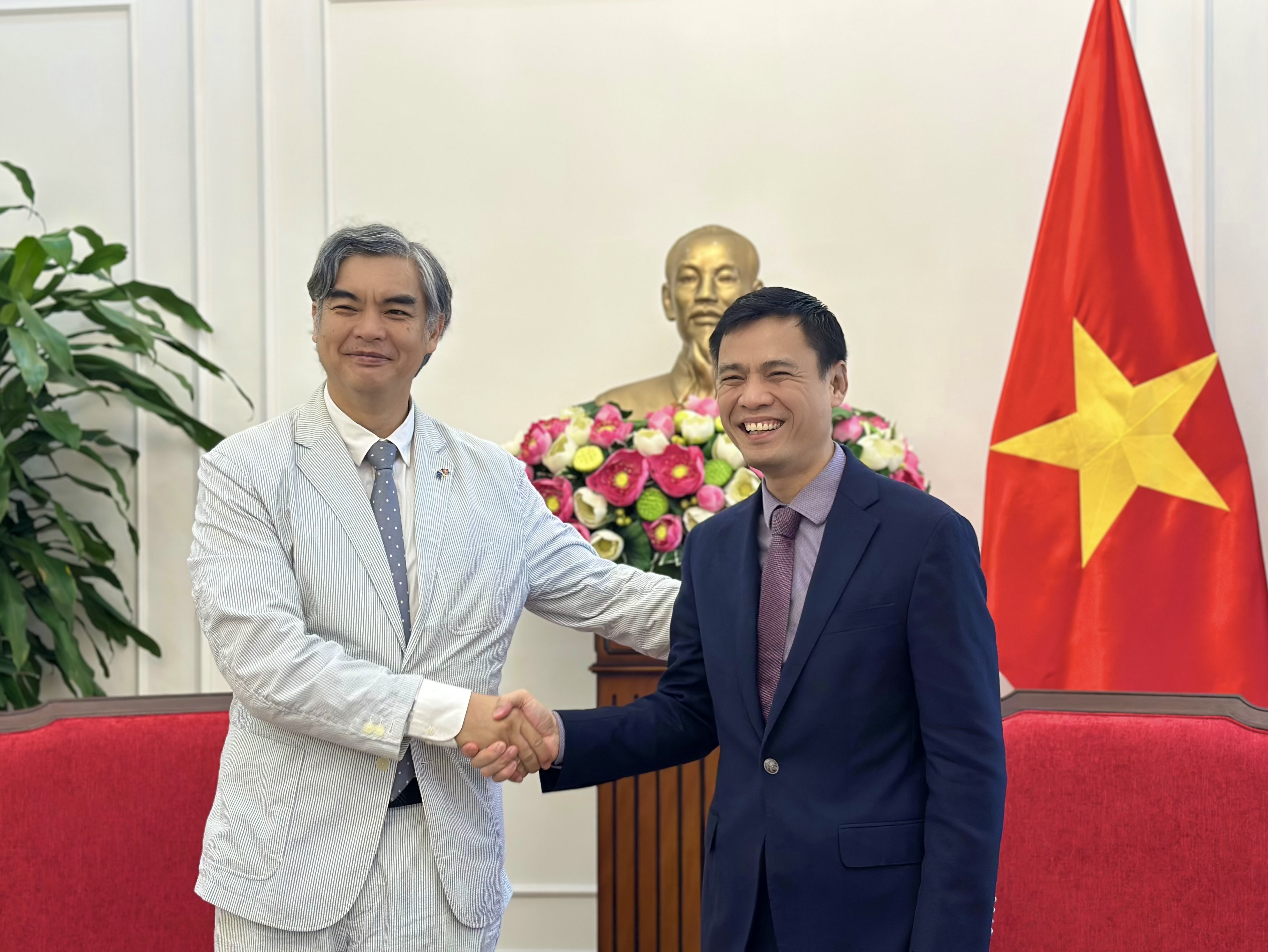 Thứ trưởng Ngoại giao Đặng Hoàng Giang, Trưởng SOM ASEAN tiếp Đại sứ EU tại ASEAN